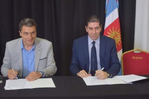 El Rector firmó convenio con municipio de Bandera