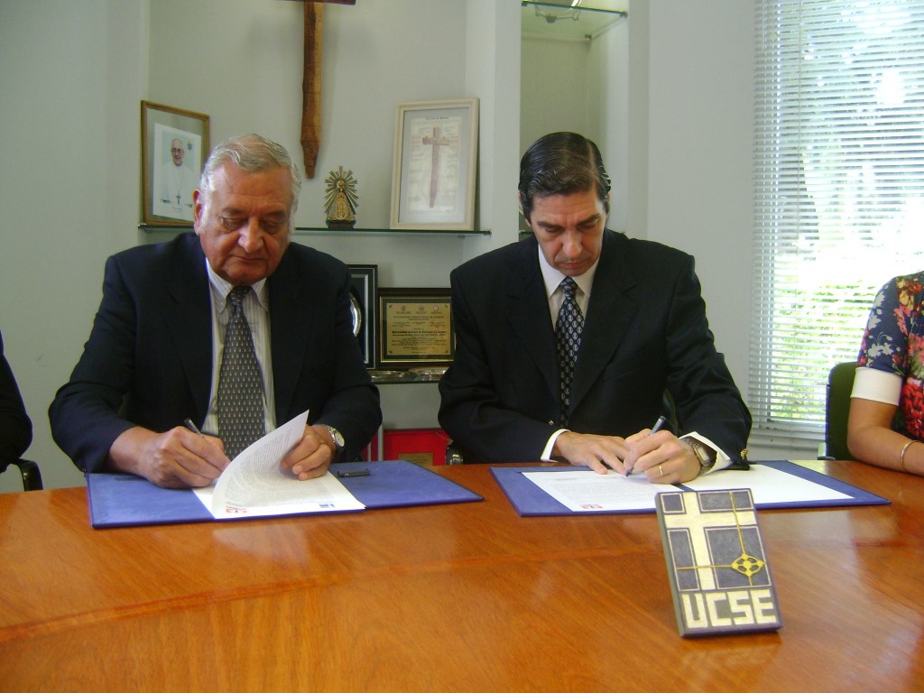 Firma de Convenio entre la UCSE y el Insituto Superior del Profesorado ...
